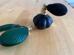 2x Vintage Parfumfles verstuiver zwart & kwast groen glas, Ophalen of Verzenden
