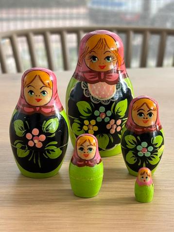 Matroesjka poppen hout beschikbaar voor biedingen