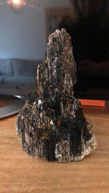 Toermalijn met mica ruw statement piece groot! Ruim 2 kilo beschikbaar voor biedingen