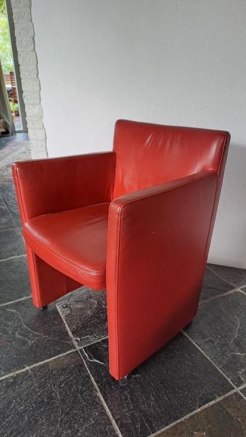 2 zitstoelen met zijleuningen op wieltjes, Huis en Inrichting, Stoelen, Zo goed als nieuw, Twee, Leer, Bruin, Ophalen