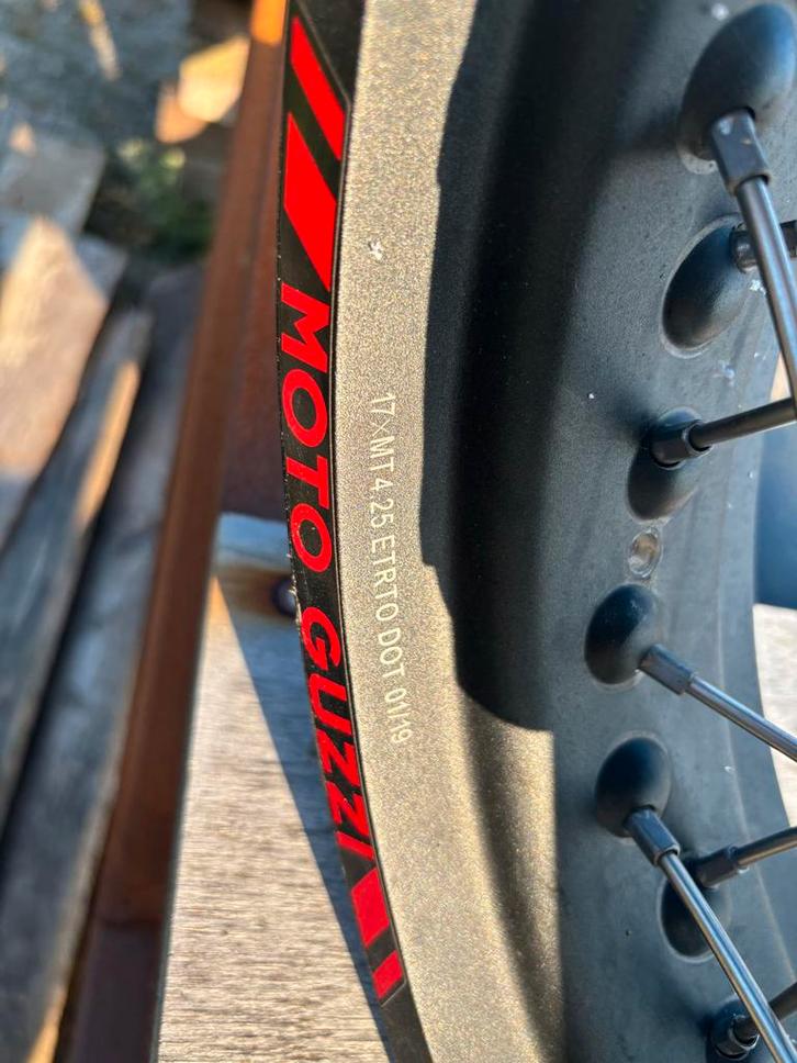 Moto Guzzi V85TT Achterwiel - 17 inch, Motoren, Onderdelen | Overige, Gebruikt, Ophalen of Verzenden