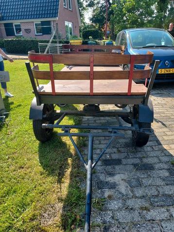 Platte wagen beschikbaar voor biedingen