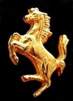 Ferrari pin- kleine maat- goudkleurig, Verzamelen, Speldjes, Pins en Buttons, Verzenden, Nieuw, Transport, Speldje of Pin