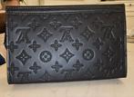 Louis Vuitton Gaston wearable wallet, Ophalen of Verzenden, Zo goed als nieuw, Zwart, Schoudertasje