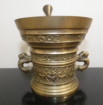 Brons - vijzel met stamper [1229] beschikbaar voor biedingen