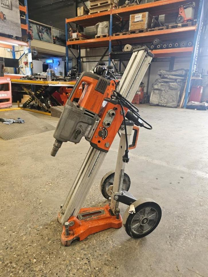 Husqvarna DS450 boorstatief en DM280 boormachine, Doe-het-zelf en Verbouw, Gereedschap | Boormachines, Gebruikt, Boormachine, 600 watt of meer