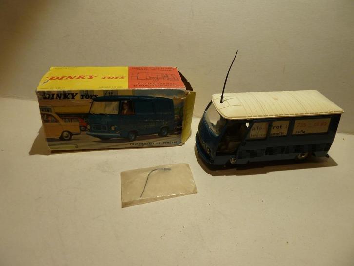 DINKY TOYS: >>>ALLO FRET taxi radio PEUGEOT met  doosje, Hobby en Vrije tijd, Modelauto's | 1:43, Gebruikt, Auto, Dinky Toys, Ophalen of Verzenden