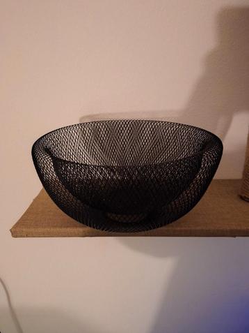 Zwarte metalen Fruitmand  beschikbaar voor biedingen