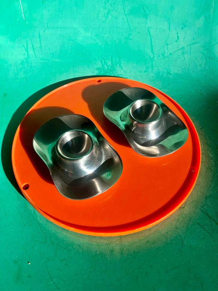 Vintage eierdopjes chrome set van 2 mid century, Huis en Inrichting, Keuken | Servies, Gebruikt, Overige typen, Overige stijlen