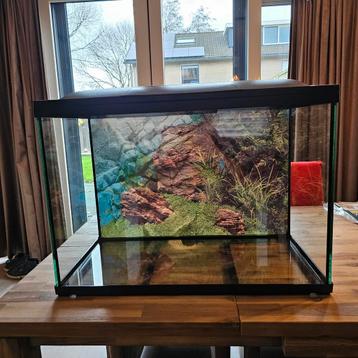 Aquarium / Terrarium 100 liter beschikbaar voor biedingen