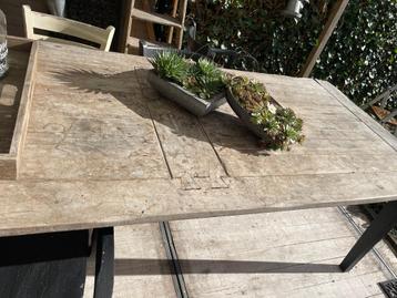 Landelijke eetkamertafel beschikbaar voor biedingen