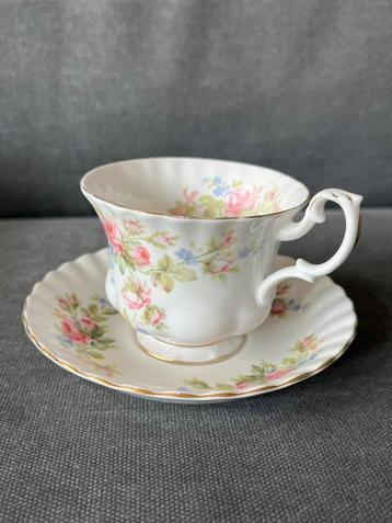  ROYAL ALBERT Moss Rose Bone China theekop en schotel beschikbaar voor biedingen