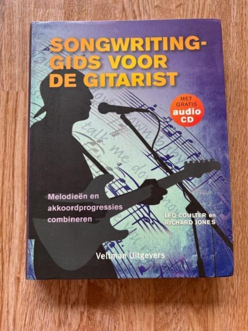 Songwriting boek voor gitarist / zelf songs schrijven / + cd, Muziek en Instrumenten, Bladmuziek, Zo goed als nieuw, Les of Cursus