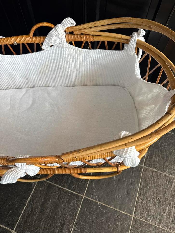 Rotan Wiegje - Stijlvol en Comfortabel, Kinderen en Baby's, Babywiegjes en Ledikanten, Zo goed als nieuw, Wieg, Ophalen of Verzenden