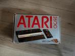 Atari 2600 in Doos + Pacman, Spelcomputers en Games, Spelcomputers | Atari, Ophalen of Verzenden, Gebruikt, Met 1 controller, Atari 2600