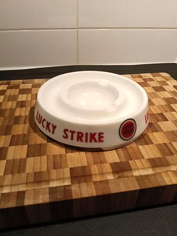 Grote Lucky Strike asbak  beschikbaar voor biedingen