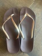 Slippers 41/42 Copacabana, Kleding | Dames, Schoenen, Slippers, Bruin, Ophalen of Verzenden, Zo goed als nieuw