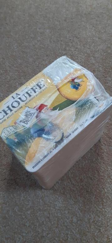 Voor verzamelaar 80 stuks La Chouffe Blonde bierviltjes beschikbaar voor biedingen