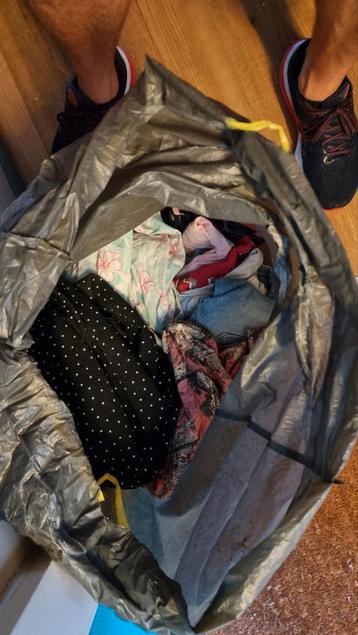 GRATIS ophalen halve vuilniszak kinderkleding+schoe 122-140  beschikbaar voor biedingen