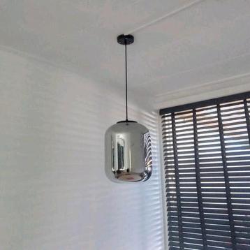 2 hanglampen- lamp- smoke glass lamp beschikbaar voor biedingen
