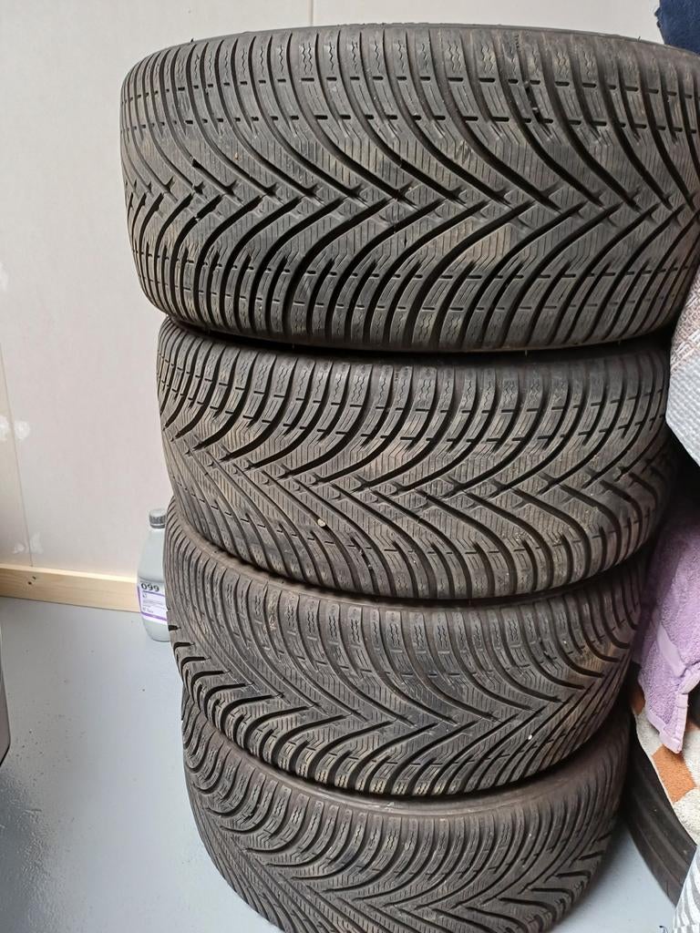 4x winter banden 225/40/R18, Auto-onderdelen, Banden en Velgen, Ophalen, 18 inch, Winterbanden, Band(en)