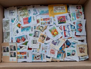 Doos postzegels Wereld beschikbaar voor biedingen