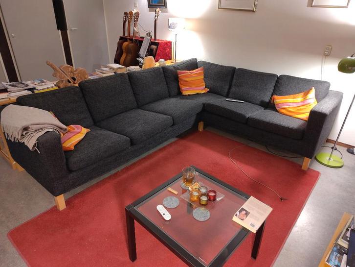 Hoekbank zwarte wollen bekleding GRATIS, Huis en Inrichting, Banken | Complete zithoeken, Gebruikt, Hout, Stof, Ophalen