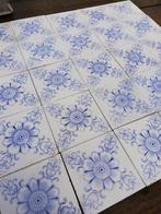 50 antieke wandtegels met lichtblauwe bloem 12x12cm, Ophalen