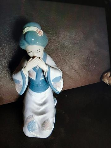 Porselein geisha beschikbaar voor biedingen