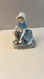 Dame met t katje nao lladro, Ophalen of Verzenden