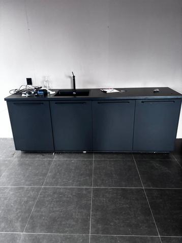 Zwart mat keuken keukenblok recht uit showroom beschikbaar voor biedingen