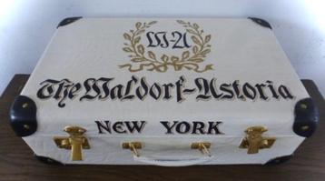Brocante koffer/kist/decoratie/hotel/New York/meisjeskamer beschikbaar voor biedingen