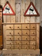 Ondiepe landelijke kast oud grenen ladekast dressoir