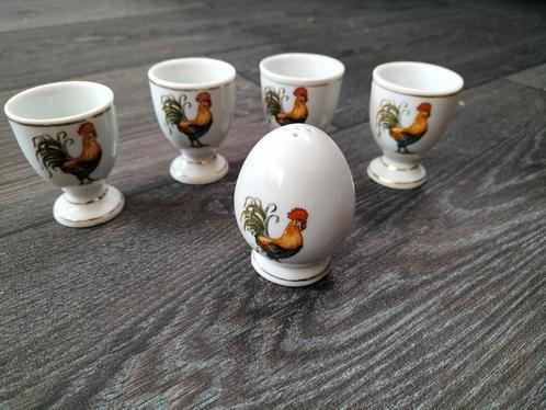 eierdopje 4x en zoutvaatje porselein met kip / haan, Huis en Inrichting, Keuken | Servies, Zo goed als nieuw, Overige typen, Overige stijlen
