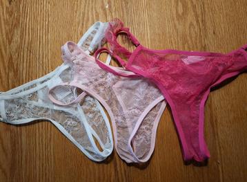3 dames string maat M beschikbaar voor biedingen