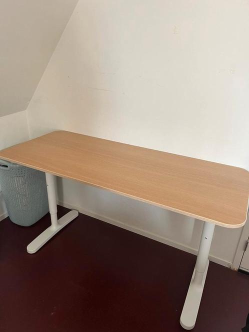 Ikea Bekant bureau, Huis en Inrichting, Bureaus, Zo goed als nieuw, Bureau, In hoogte verstelbaar, Ophalen