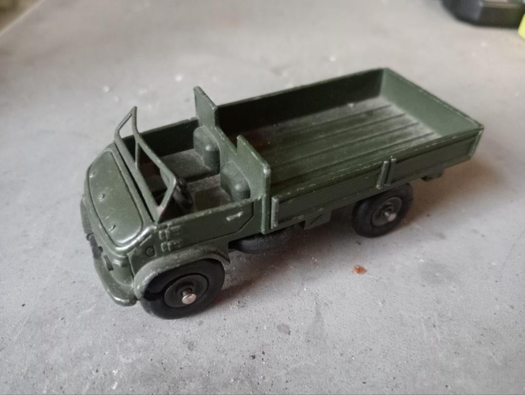 Mercedes benz Unimog Dinky toys 821, Ophalen of Verzenden, Transport