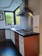Witte keuken met zwart composiet blad, Huis en Inrichting, Keuken | Complete keukens, Ophalen, Gebruikt, Wit, Hoekkeuken
