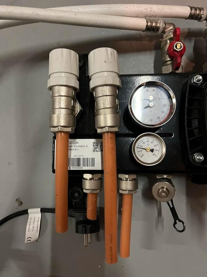 Grundfos Slim Verdeler 2-groeps A-label, Doe-het-zelf en Verbouw, Verwarming en Radiatoren, Gebruikt, Overige typen, Minder dan 200 watt