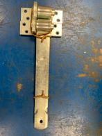 Te koop 2 nieuwe Poortdeur scharnieren, Doe-het-zelf en Verbouw, Hang- en Sluitwerk, Ophalen of Verzenden, Zo goed als nieuw, IJzer