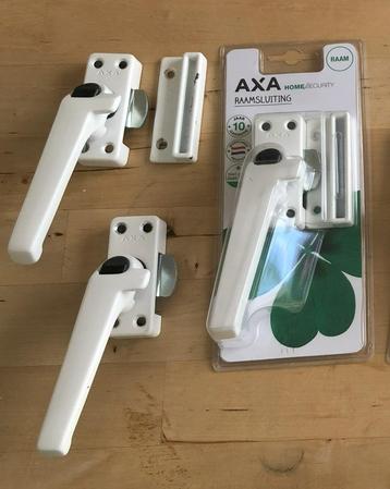 AXA raamsluiting met knop - Links (2X) beschikbaar voor biedingen