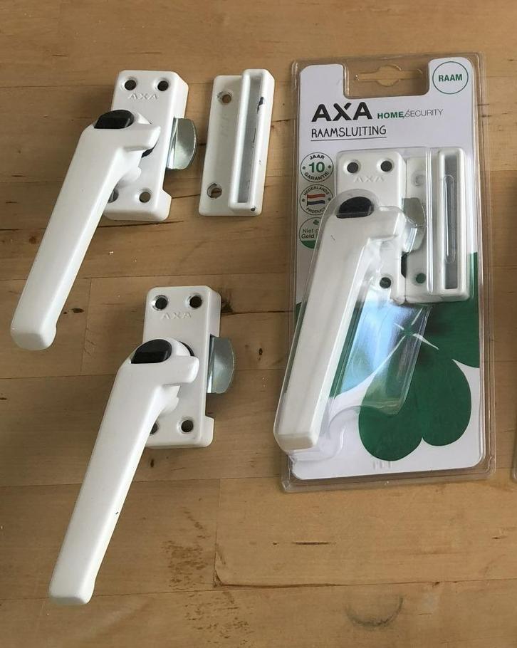 AXA raamsluiting met knop - Links (2X), Doe-het-zelf en Verbouw, Hang- en Sluitwerk, Zo goed als nieuw, Overige typen, Rvs, Ophalen of Verzenden