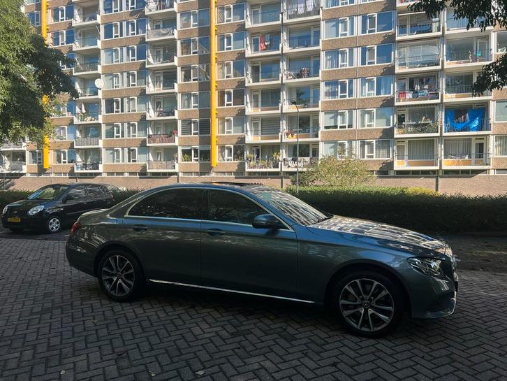 Mercedes-Benz E-Klasse E350 299pk 9G-TRONIC 2018 Grijs, Auto's, Mercedes-Benz, E-Klasse, 360° camera, 4x4, Aangepast voor mindervaliden