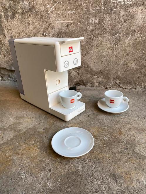 Illy Y3 espressoapparaat voor cupjes , met 2 Illy kopjes, Witgoed en Apparatuur, Koffiezetapparaten, Gebruikt, Koffiepads en cups