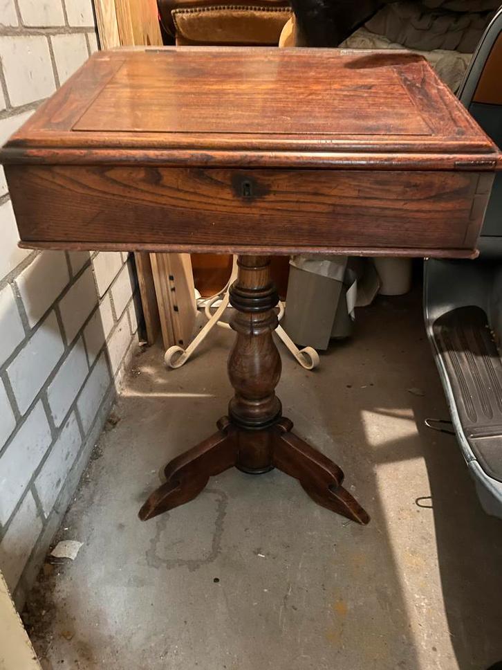Antiek Naaitafeltje met Opbergruimte, Antiek en Kunst, Antiek | Meubels | Tafels, Ophalen of Verzenden