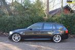 BMW 3-serie Touring 325i M Sport Edition Org NL/NAP/Panorama, Auto's, Achterwielaandrijving, Gebruikt, 1600 kg, 92 €/maand