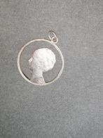 Stil verzet WO2 gulden hanger wilhelmina uitgesneden, Ophalen of Verzenden, Overige soorten, Nederland, Embleem of Badge