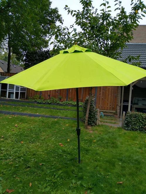 Groene parasol (Intratuin) 2,5 m, Tuin en Terras, Parasols, Zo goed als nieuw, Ophalen