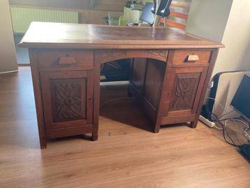 Vintage bureau  beschikbaar voor biedingen