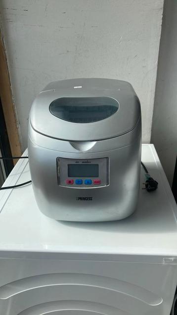 Ijsblokjes maker beschikbaar voor biedingen